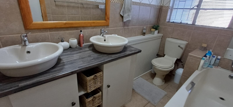 4 Bedroom Property for Sale in Jordania Free State